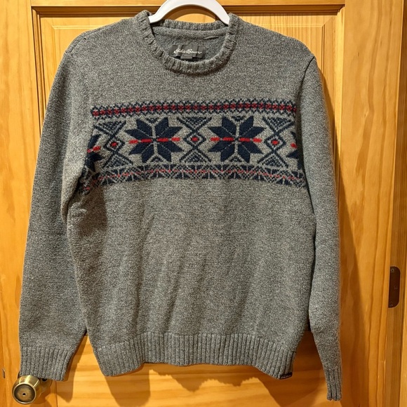 Eddie Bauer Wool blend Sweater Snowflake Grey Red size Medium - Picture 1 of 11